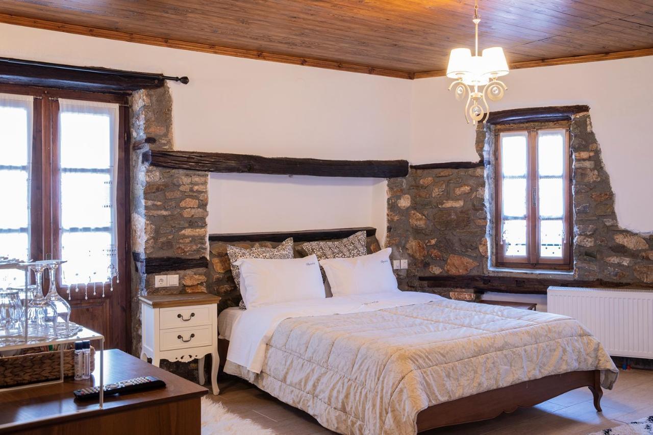 Guesthouse Ourania 팔라이오스 판텔레이몬 외부 사진
